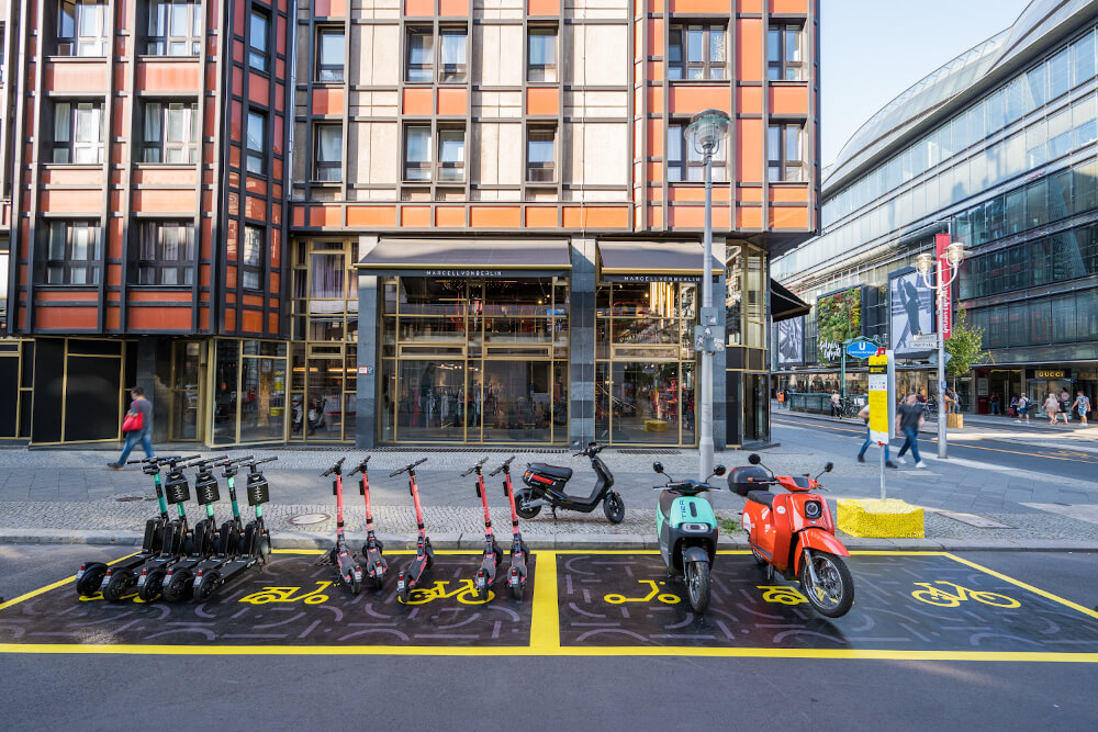 Bild zeigt den Jelbi-Punkt in der Friedrichstraße als Totale